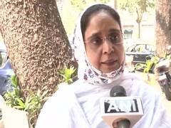 Nawab Malik: भाई से मिलने ED के दफ्तर पहुंची उनकी बहन सईदा खान, नवाब मलिक बोले- लोग हमारे साथ...