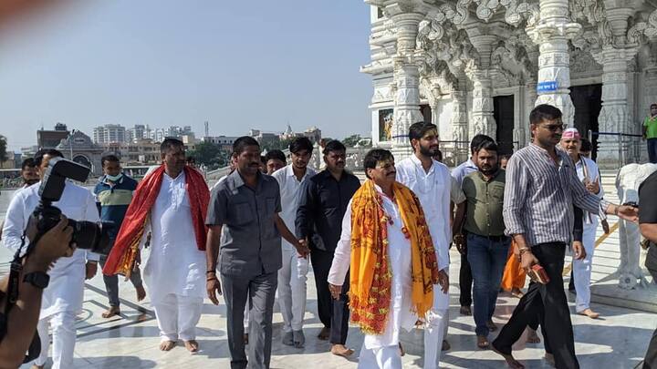 हुआ ये था कि 2017 के यूपी विधानसभा चुनाव से ठीक पहले मुलायम सिंह के परिवार के बवाल मच गया था. जिसके बाद शिवपाल ने सपा छोड़ अपनी प्रसपा बना ली थी.