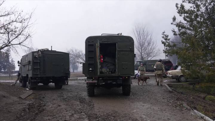 అధ్యక్షుడు పుతిన్ కనుసైగతో రెప్పపాటు వ్యవధిలోనే ఉక్రెయిన్పై బాంబుల దాడి