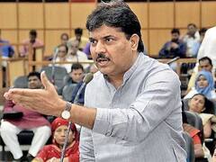 Gujarat: गुजरात में कांग्रेस को बड़ा झटका, गुजरात इकाई के नेता दिनेश शर्मा ने दिया इस्तीफ़ा