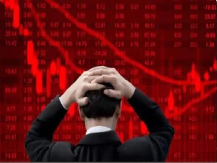 Why Share Market Crash on Thursday know about 4 factors which is effect on market Share Market Crash: बाजारातील पडझडीमुळे पाच लाख कोटींचा चुराडा; 'या' चार कारणांमुळे आज शेअर बाजार घसरला
