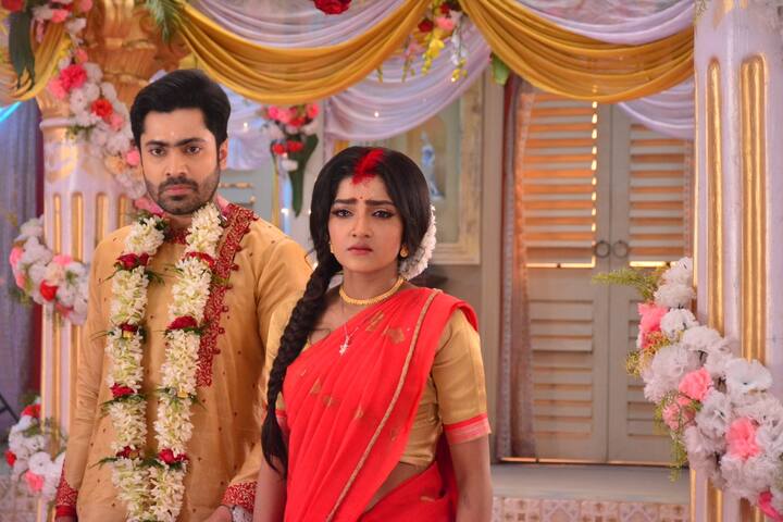 ধারাবাহিকের অভিনয়ে নবাগতা মেঘা দাঁ ও গৌরব রায় চৌধুরী।