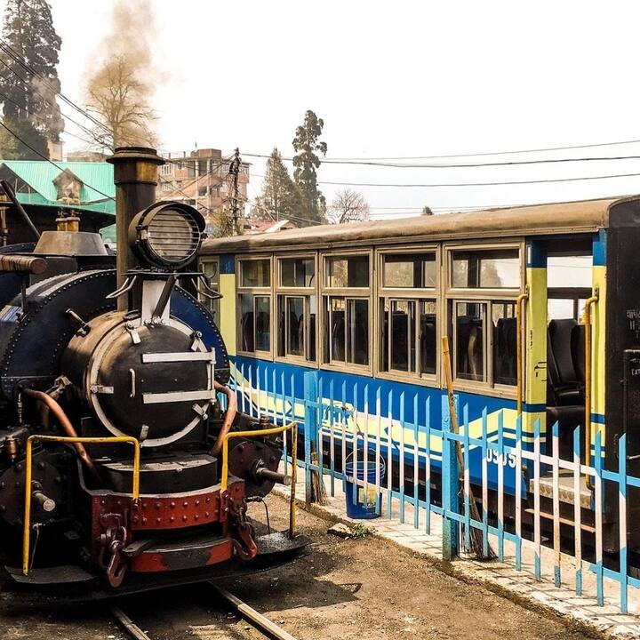ভিস্তাডোম কোচ মূলত পাহাড়ি এলাকায় ব্য়বহার করা হয়। এই কোচের মাধ্যমে দেখা যায় যাত্রাপথের মনোরম দৃশ্য। (ছবি- Pixabay)