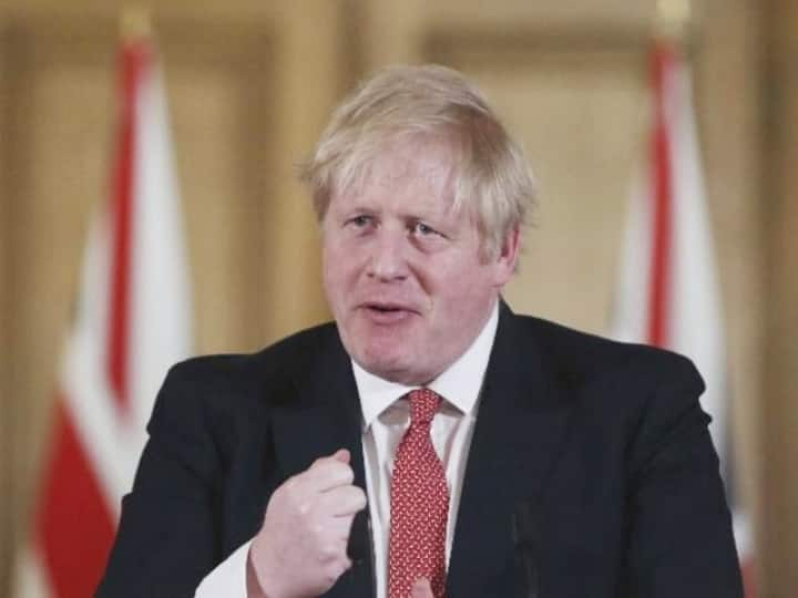 Russia Ukraine War British PM Boris Johnson Reaction says we are with Ukraine Russia Ukraine War: ब्रिटेन के पीएम बोरिस जॉनसन बोले- हम यूक्रेन के साथ, रूस की कार्रवाई बर्बरतापूर्ण, बताया लोकतंत्र पर हमला