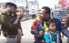 Muzaffarpur: Traffic नियम तोड़ने वालों को जागरुक करने के लिए पुलिस ने अनोखा तरीका अपनाया