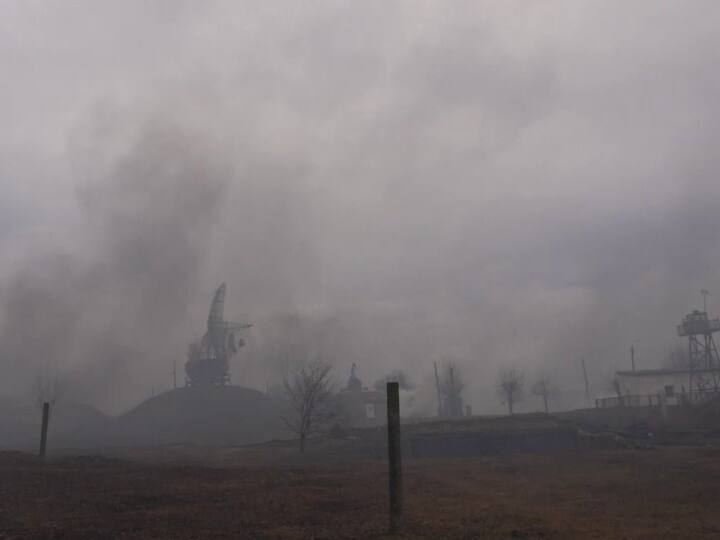 यूरोपीय संघ अध्यक्ष ने कहा, ‘‘इसके अलावा हम यूरोपीय संघ में रूसी संपत्ति जब्त कर लेंगे और यूरोपीय वित्तीय बाजारों तक रूसी बैंकों की पहुंच रोक देंगे.’’ उन्होंने कहा, ‘‘हम रूस के उद्योगों को प्रौद्योगिकी की आपूर्ति रोकना चाहते हैं जिसकी उसे अपने भविष्य के निर्माण के लिए आज जरूरत है. ’’