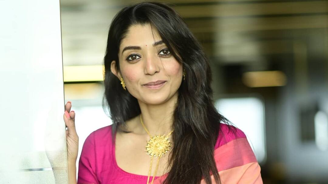 Devlina Kumar: বন্ধু ইমনের চ্যালেঞ্জ নিয়ে 'বালা নাচো তো দেখি' গানে পা মেলালেন দেবলীনা Devlina Kumar: Actress Devlina Kumar took a challenge to dance in Iman's song Bala Nacho to Dekhi Devlina Kumar: বন্ধু ইমনের চ্যালেঞ্জ নিয়ে 'বালা নাচো তো দেখি' গানে পা মেলালেন দেবলীনা