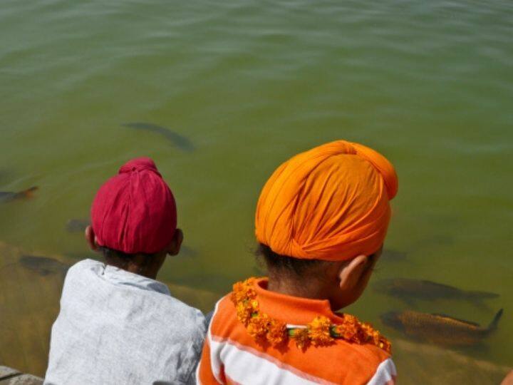 Karnataka: Amid Hijab Row, Six-Year-Old Sikh Boy 'Denied School Admission' For Wearing Patka Hijab Row : ஆறு வயது சீக்கிய சிறுவனை பட்கா அணியக்கூடாது என சொன்ன பள்ளி நிர்வாகம்.. கர்நாடகாவில் முளைத்த சர்ச்சை