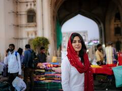 Samyuktha Menon pics: அரபு நாடே அசந்து நிற்கும் அழகி....சார்மினார் அருகே சம்யுக்தா மேனன்..!