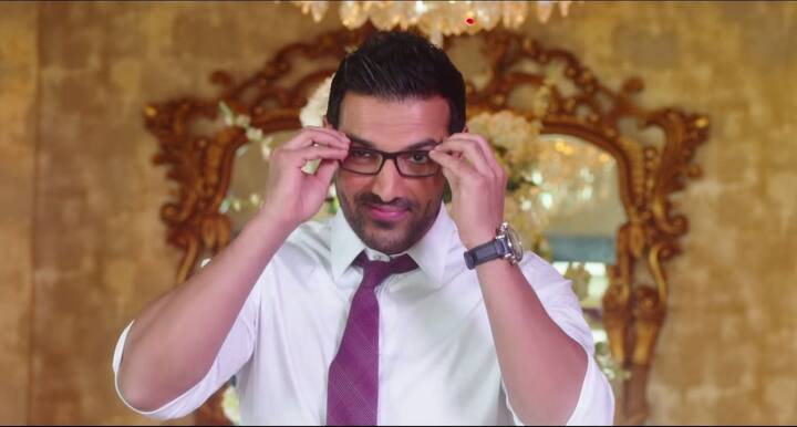 अक्षय कुमार अपनी ब्लॉकबस्टर फिल्म वेलकम के सीक्वल वेलकम बैक में जॉन अब्राहम से रिप्लेस हुए थे. वेलकम बैक बॉक्स ऑफिस पर वैसा कमाल नहीं दिखा पाई थी जैसा वेलकम ने दिखाया था.