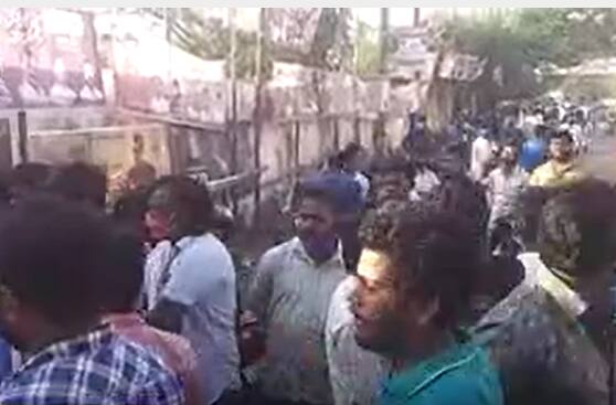 PawanKalyan Fans anger in Nellore: Theatres దగ్గర ఆగ్రహం వ్యక్తం చేస్తున్న ఫ్యాన్స్ | Bheemla Nayak