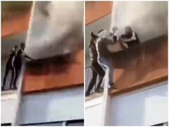 इमारत में लगी भीषण आग तो जान पर खेल कर युवकों ने बचाई बुजुर्ग की जान, वायरल हो रहा वीडियो