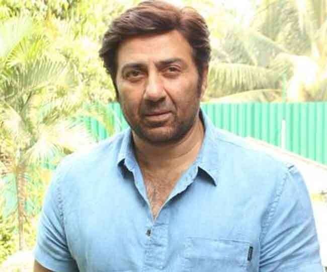 सनी देओल अभी तक ओटीटी से दूर है, लेकिन खबर है कि सनी देओल की सीरीज G-49 जल्द ही ओटीटी पर डेब्यू करने की तैयारी में हैं.