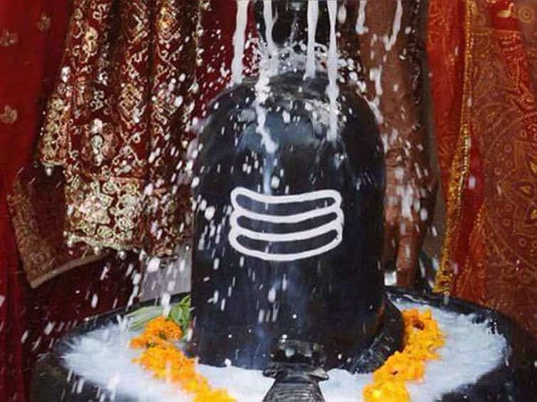 Somvar Vrat vaishakh month guru pradosh vrat 2022 puja vidhi significance for shiv ji blessings Somvar Vrat: सातों दिनों में सोमवार के दिन भोलेनाथ की पूजा करना होता है सर्वोत्तम फलदायी, करें ये काम, बढ़ेगी सैलरी!