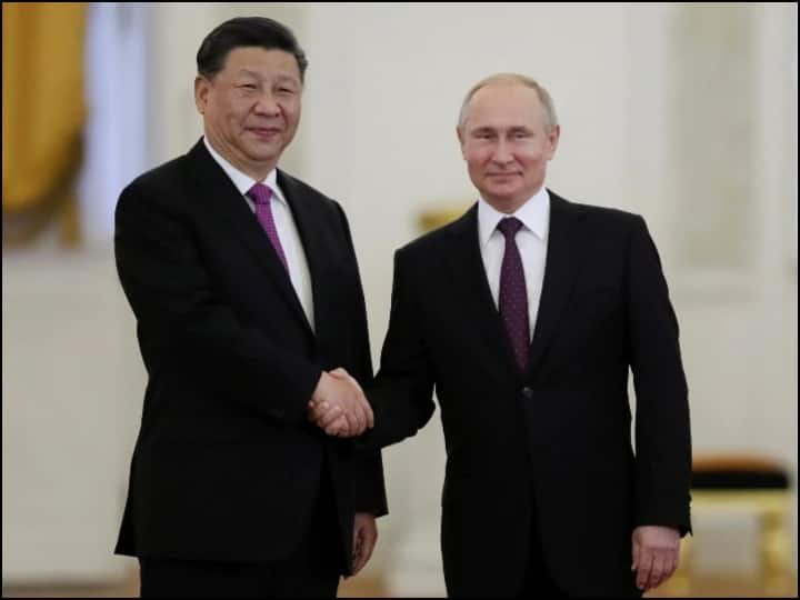 Chinese President Xi Jinping holds phone talks with Russian President Vladimir Putin Russia-Ukraine War: रशिया-यूक्रेन जंग के बीच चीन ने अपना रुख किया साफ, पुतिन से शी जिनपिंग ने की बात