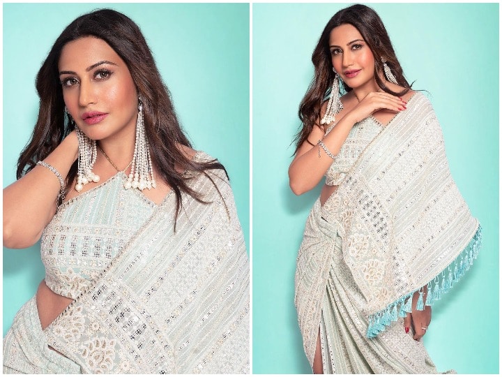 सुरभि चंदना (Surbhi Chandna) की गिनती छोटे पर्दे की टॉप एक्ट्रेस में होती है. उनकी एक्टिंग के अलावा स्टाइल के भी खूब चर्चे होते हैं. फैंस सुरभि (Surbhi) की एक झलक पाने के लिए बेताब नजर आते हैं. ऐसे में एक्ट्रेस भी अपने फैंस को निराश नहीं करती हैं.