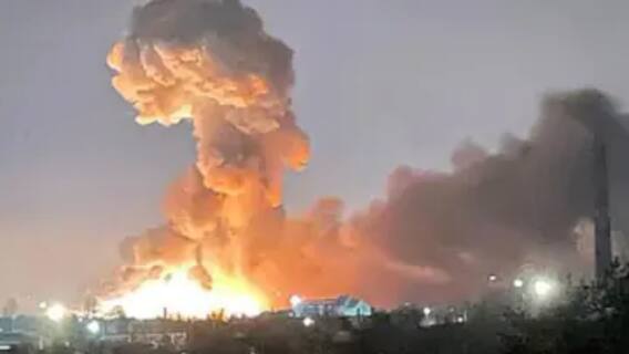 Russia Ukraine Conflict: কিভের আকাশে একের পর এক যুদ্ধবিমান, মাটিতে দাউদাউ করে জ্বলছে বাড়ি-গাড়ি | Bangla News