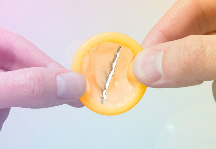 How to stop tearing of condoms during sexual intercourse a few tips Condoms : ஆணுறைகள் வாங்குவதற்கு முன்னாடி இந்த ஒரு விஷயத்தை செக் பண்ணுங்க.. ஆபத்தை தவிர்க்கலாம்..