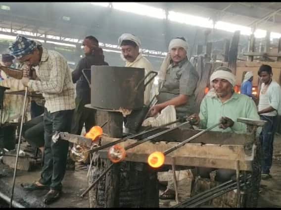 Firozabad Glass Business: फिरोजाबाद के कांच कारोबारी मुश्किल में, 250 करोड़ रुपये का अबतक हुआ नुकसान Firozabad Glass Business: फिरोजाबाद के कांच कारोबारी मुश्किल में, 250 करोड़ रुपये का अबतक हुआ नुकसान