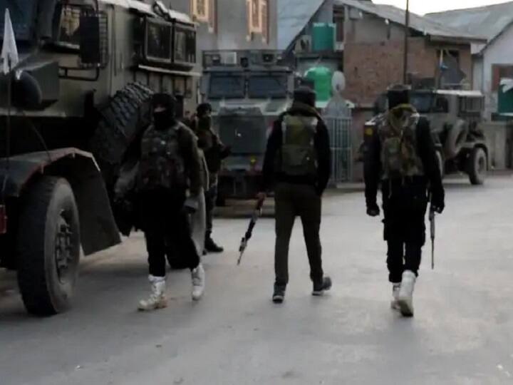 jammu kashmir encounter two terrorists killed in encounter by security forces in shopian Jammu Kashmir Encounter : शोपियानमध्ये भारतीय जवानांनी केला दोन दहशतवाद्यांचा खात्मा, मोठा शस्त्रसाठा जप्त