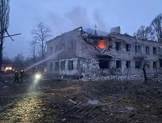 કીવઃ રશિયા અને યુક્રેન વચ્ચે યુદ્ધનો આજે  બીજો દિવસ છે.  રશિયન દળો યુક્રેનની રાજધાની કિવમાં પ્રવેશી ચૂક્યા છે.