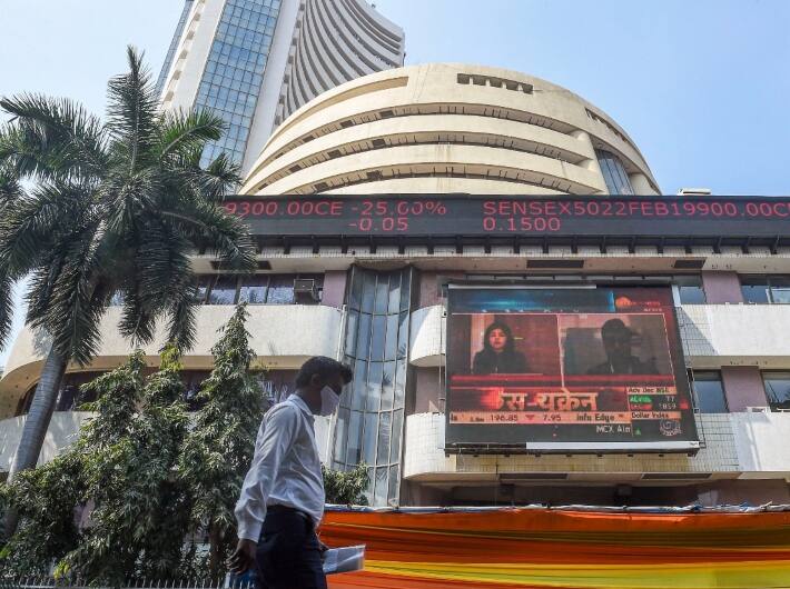 Stock Market Closes In Green after Big Rally Yesterday Shock Sensex rises by 1300 and nifty by 400 points Stock Market Closing: कल की भारी गिरावट के बाद शानदार तेजी के साथ बंद हुए भारतीय शेयर बाजार, सेंसेक्स 1300 तो निफ्टी 400 अंक चढ़कर हुआ बंद