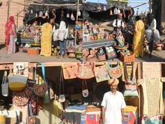 Amrita Haat Mela: Jodhpur के अमृता हाट मेला में दिखी लोगों की भारी भीड़, हस्तशिल्प और अन्य उत्पाद बने आकर्षण का केंद्र