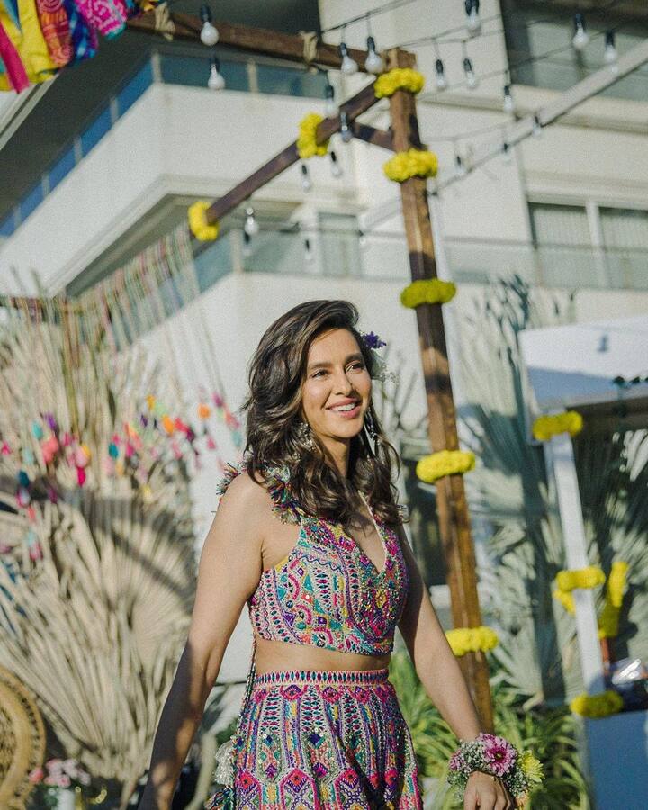 तिचे हे फोटो सध्या व्हायरल होत आहेत. (photo:shibanidandekar/ig)