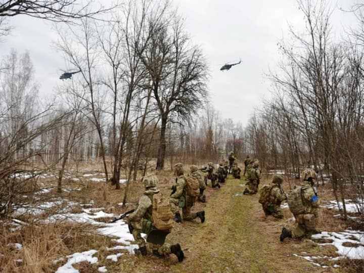Russia Ukraine War 243 Ukraine Soliders surrenderd 5 fighter jets, drone and helicopters destroyed claims russian defence ministry ann Russia-Ukraine War: रूस के रक्षा मंत्रालय का दावा- यूक्रेन के 243 सैनिकों ने किया सरेंडर, मार गिराए 5 लड़ाकू विमान, ड्रोन-हेलिकॉप्टर