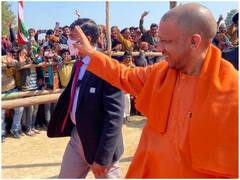 UP Election 2022: पांच साल में लखपति से करोड़पति हुए मुख्यमंत्री योगी आदित्यनाथ, अपनी सुरक्षा के लिए रखते हैं इतने हथियार