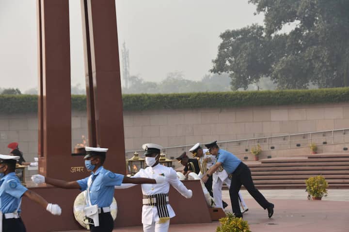 Indian Air Force chief Air Chief Marshal Vivek Ram Chaudhari, Navy chief Admiral R Hari Kumar laid wreaths at the National War Memorial to mark its third anniversary. (Photo: @salute2soldier)