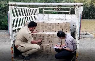 ભાવનગરઃ ભાજપના નેતાના ઘરેથી સવા પાંચ લાખ રૂપિયાનો વિદેશી દારૂનો જથ્થો ઝડપાયો