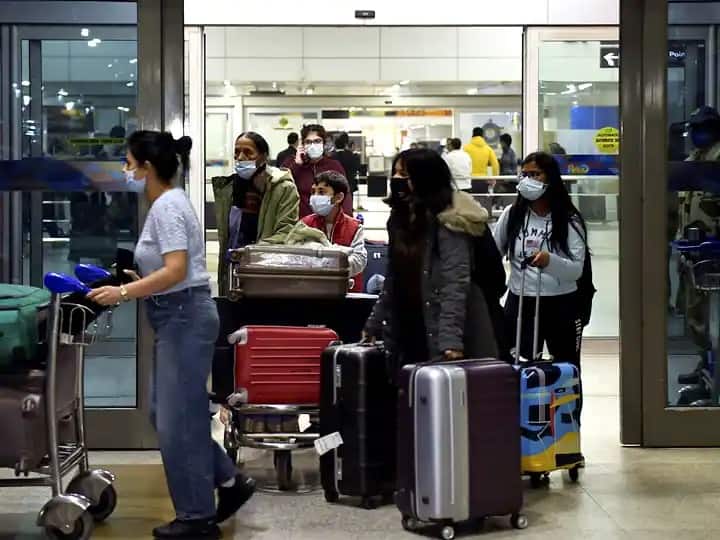 Russia Ukraine Crisis : प्रवास करताना गाडीवर भारताचा झेंडा लावा, यूक्रेनमधील भारतीय दूतावासाकडून मार्गदर्शक सूचना जारी Russia Ukraine War Vladimir Putin new advisory for indians who stuck in ukrain Russia Ukraine Crisis : प्रवास करताना गाडीवर भारताचा झेंडा लावा, यूक्रेनमधील भारतीय दूतावासाकडून मार्गदर्शक सूचना जारी