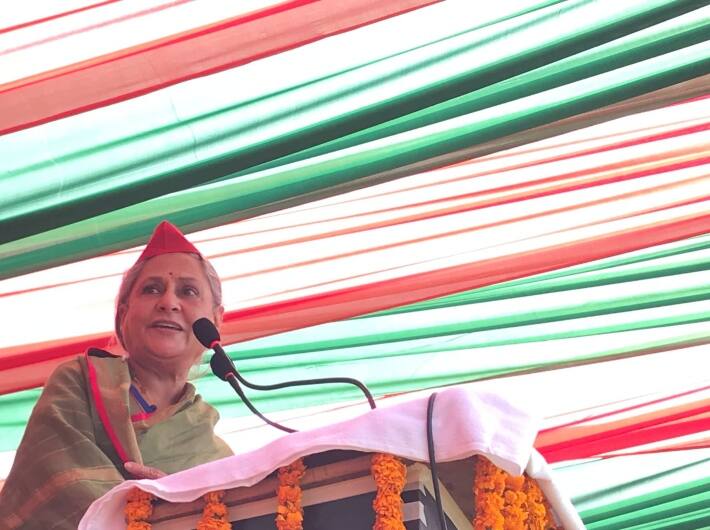 जया बच्चन ने दावा किया कि अब भाजपा की सरकार जाएगी और सपा की सरकार आएगी. अपने संबोधन में सपा उम्मीदवार पल्लवी पटेल ने कहा कि इस बार लड़ाई आरक्षण बचाने, नौजवानों को रोजगार देने, लावारिस पशुओं को खूंटे से बांधकर किसानों के खेतों में फसल लहलहाने, महिला सुरक्षा और बच्चों की शिक्षा और संविधान को बचाने की लड़ाई है.