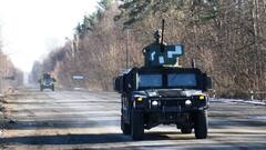 Russia Ukraine Conflict: গাড়িতে জাতীয় পতাকা নিয়ে ভারতীয়দের ইউক্রেন সীমান্তের দিকে যাওয়ার পরামর্শ | Bangla News