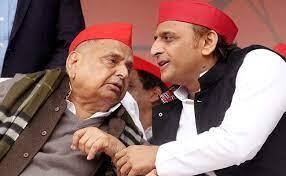 મુલાયમ સિંહ યાદવ કેન્દ્રમાં રક્ષા મંત્રી પણ રહી ચૂક્યા છે. મુલાયમ ત્રણેય ગૃહો લોકસભા, વિધાનસભા અને વિધાન પરિષદના સભ્ય રહી ચૂક્યા છે.