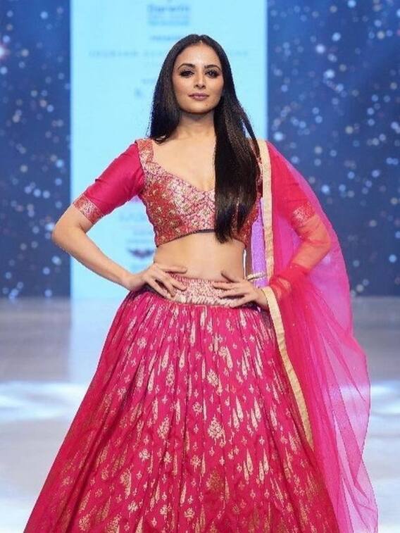 लखनऊ की हैं मशहूर मॉडल जोया अफरोज