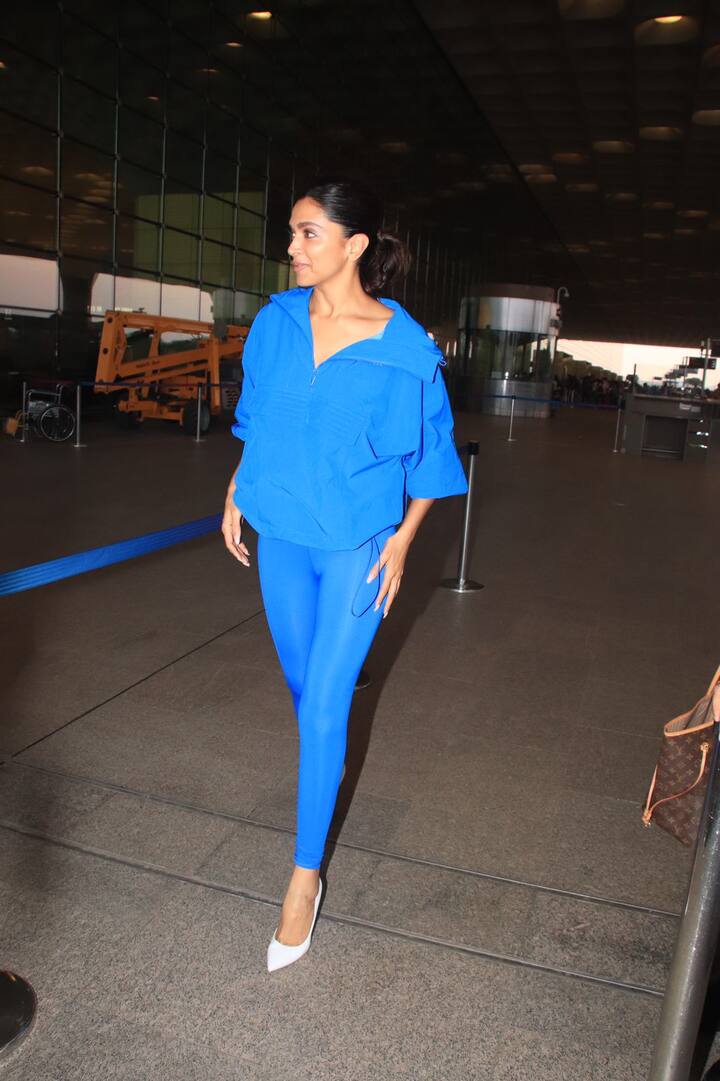 She opted for an oversized blue sweatshirt, paired with matching yoga pants. She highlighted her look by pairing her outfit with white pumps.