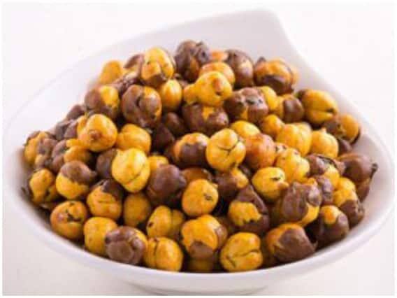 ચણા- વજન ઘટાડવાના નાસ્તામાં ચણા સૌથી વધુ પસંદ કરવામાં આવે છે. શેકેલા ચણા ખાવાથી પુષ્કળ પ્રમાણમાં પ્રોટીન અને ફાઈબર મળે છે. જે વજન ઘટાડવામાં મદદ કરે છે. શેકેલા ચણા ખાવાથી લાંબા સમય સુધી ભૂખ નથી લાગતી.