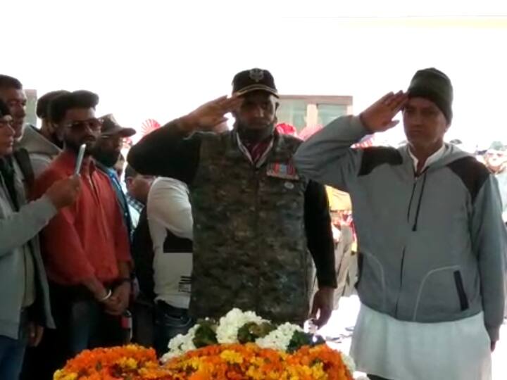 Haridwar News: सियाचिन में बलिदान देने वाले हवलदार जगेंद्र सिंह को दी गई अंतिम विदाई, पिता ने कही ये बात Last rites of martyr Havaldar Jagendra Singh who sacrificed in Siachen ann Haridwar News: सियाचिन में बलिदान देने वाले हवलदार जगेंद्र सिंह को दी गई अंतिम विदाई, पिता ने कही ये बात