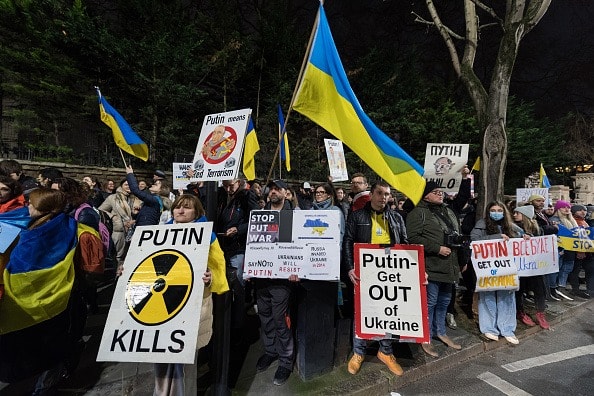 Protesters demonstrate outside the Embassy of the Russian Federation in London amid escalating threat of Russia's full-scale military invasion into the Ukrainian territory on February 23, 2022 in London. (Photo: Getty Images)
