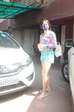 Sara Ali Khan In A Yet Another Classic Gym Look - SEE PICS