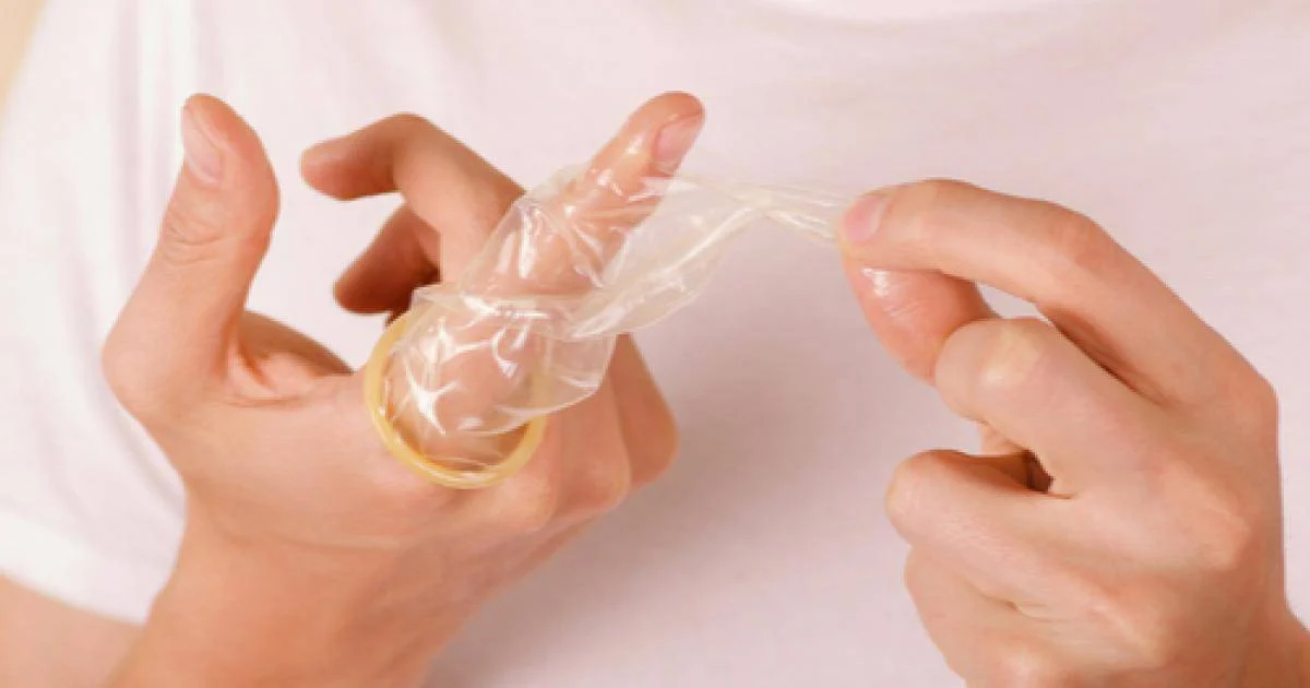 Condoms : ஆணுறைகள் வாங்குவதற்கு முன்னாடி இந்த ஒரு விஷயத்தை செக் பண்ணுங்க.. ஆபத்தை தவிர்க்கலாம்..