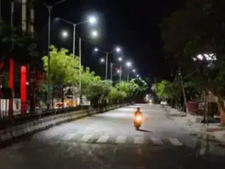 Night curfew removed from Gujarat cities of Ahmedabad and Vadodara, no more restrictions on movement Gujarat Night Curfew: गुजरात के शहरों अहमदाबाद और वड़ोदरा से भी हटाया गया नाइट कर्फ्यू, अब आवाजाही पर प्रतिबंध नहीं
