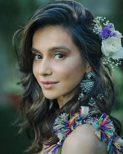 शिबानीच्या हातावर फरहानच्या नावाची मेहेंदी; पाहा खास फोटो