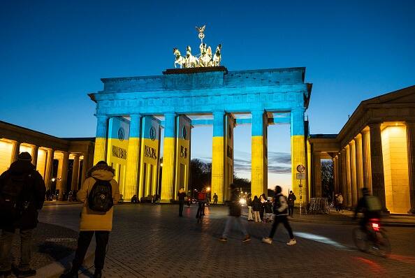 The Brandenburg Gate is illuminated in the colors of the Ukrainian flag. (Photo: Getty Images)