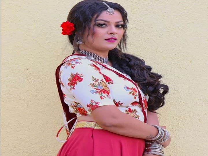 Bhojpuri Actress Nidhi Jha Shares latest video on Madhuri Dixit Iconic Song Choli Ke Peeche Watch: माधुरी दीक्षित के 'चोली के पीछे क्या है' सॉन्ग पर भोजपुरी एक्ट्रेस निधि झा ने लगाए ठुमके, आप भी हो जाएंगे फिदा