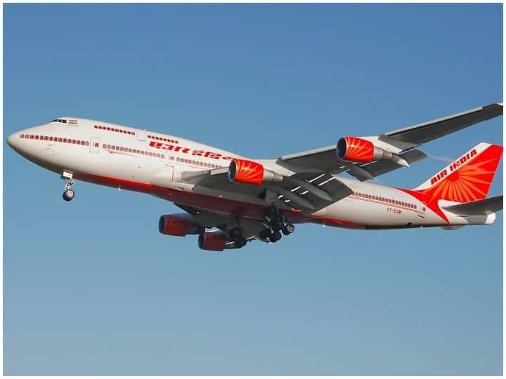 Russia Ukraine War Vladimir Putin indian who is stuck in ukraine will be rescue via romania by air india Russia Ukraine War: रोमानिया के रास्ते एयरलिफ्ट किए जाएंगे यूक्रेन में फंसे भारतीय, कल रवाना होंगे एयर इंडिया के 2 विमान!