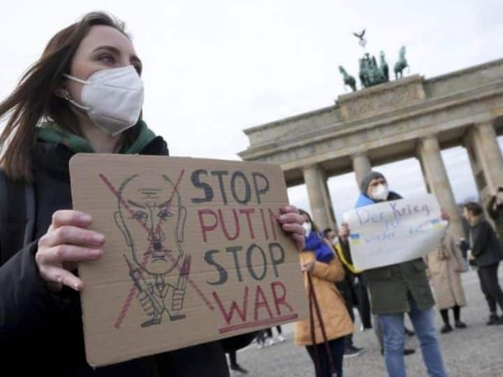 न्यूज एजेंसी रॉयटर्स के मुताबिक, रूसी सैनिकों ने यूक्रेन के दक्षिणपूर्वी ज़ापोरिज्ज्या क्षेत्र के मेलिटोपोल (Melitopol) शहर पर कब्जा कर लिया है.