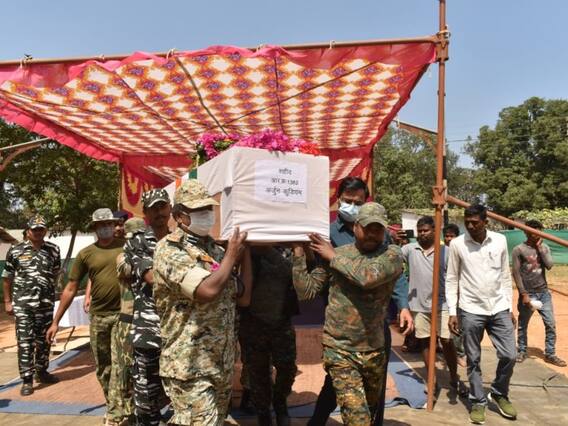 Bijapur News: छूट्टी पर घर आए CAF के जवान को नक्सलियों ने उतारा मौत के घाट, शव के साथ पर्चा रख लगाया ये आरोप Bijapur News: छूट्टी पर घर आए CAF के जवान को नक्सलियों ने उतारा मौत के घाट, शव के साथ पर्चा रख लगाया ये आरोप